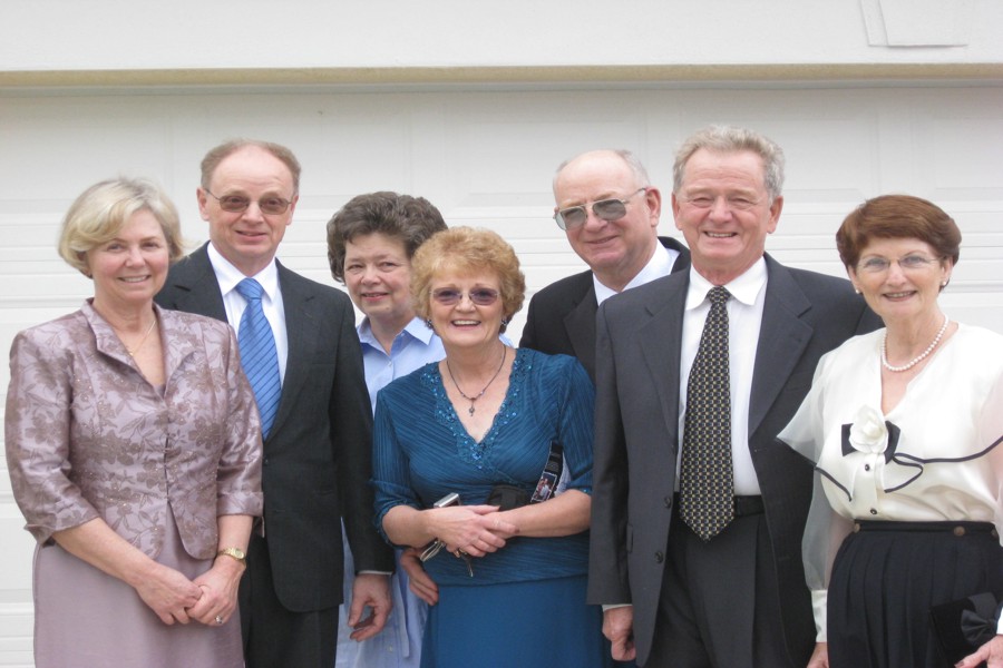 ../image/pre-ceremony susie ross barbara ranae bud bruce rosie 2.jpg